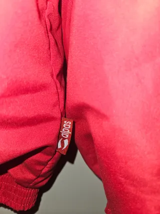 Chaqueta deportiva Alipas roja y negra