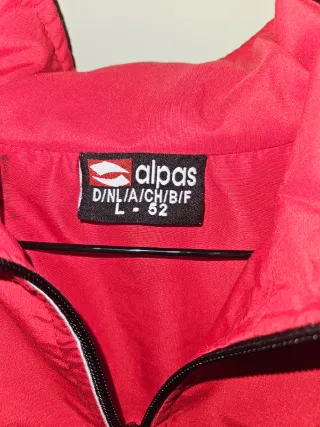 Chaqueta deportiva Alipas roja y negra