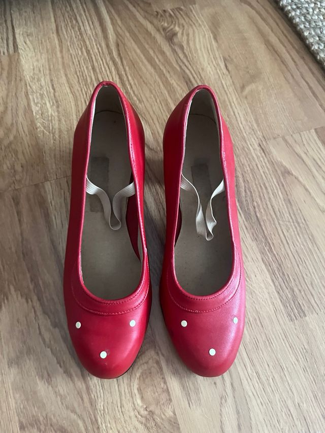 Zapatos de Flamenco Rojos con Lunares