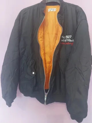 Cazadora acolchada negra , ,forro naranja