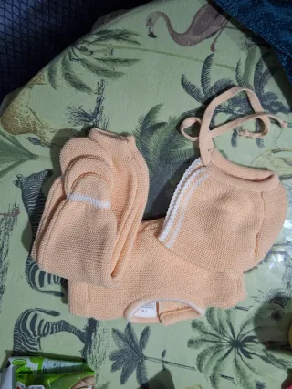 Conjunto bebé tejido color melocotón