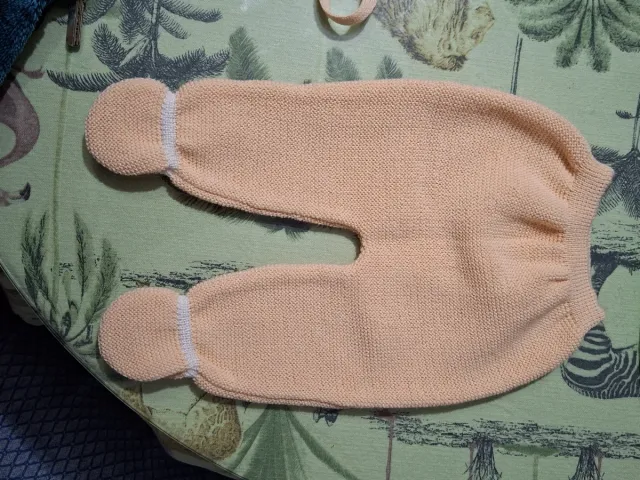 Conjunto bebé tejido color melocotón