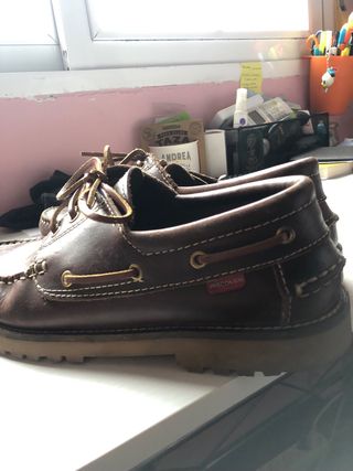 Náuticos de piel marrones
