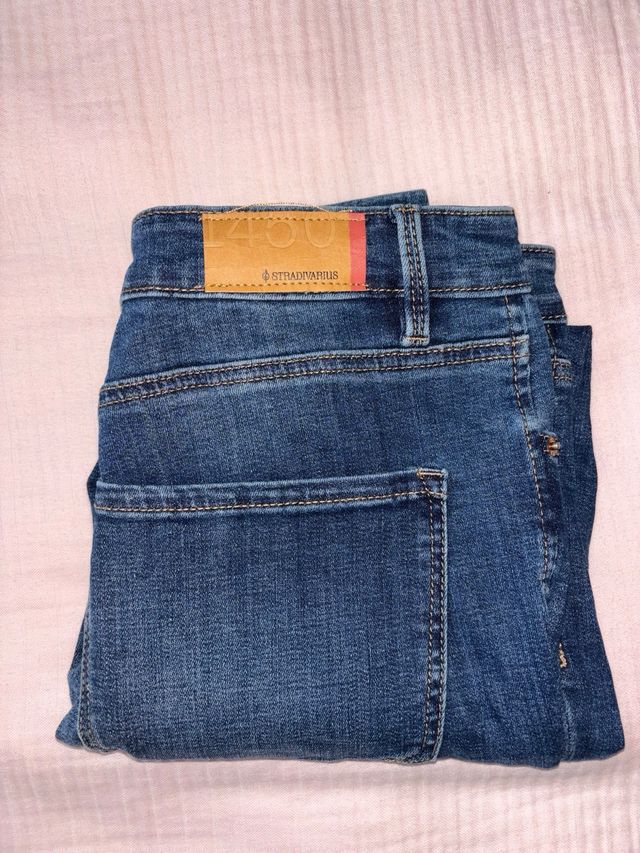 Pantalón tejano ajustado Stradivarius azul