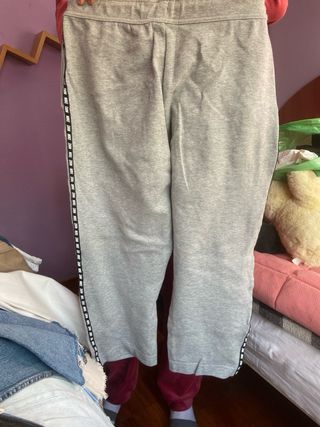 Pantalon Nike gris, talla M, (precio negociable)