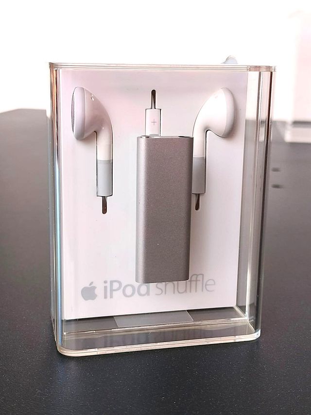 Apple iPod Shuffle 2GB Vintage Silver
