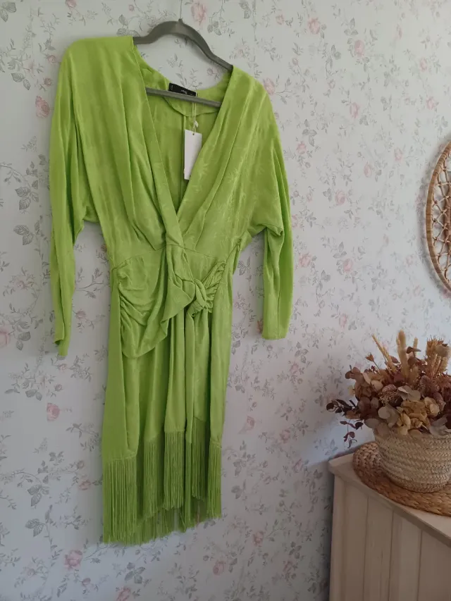 Vestido verde con flecos