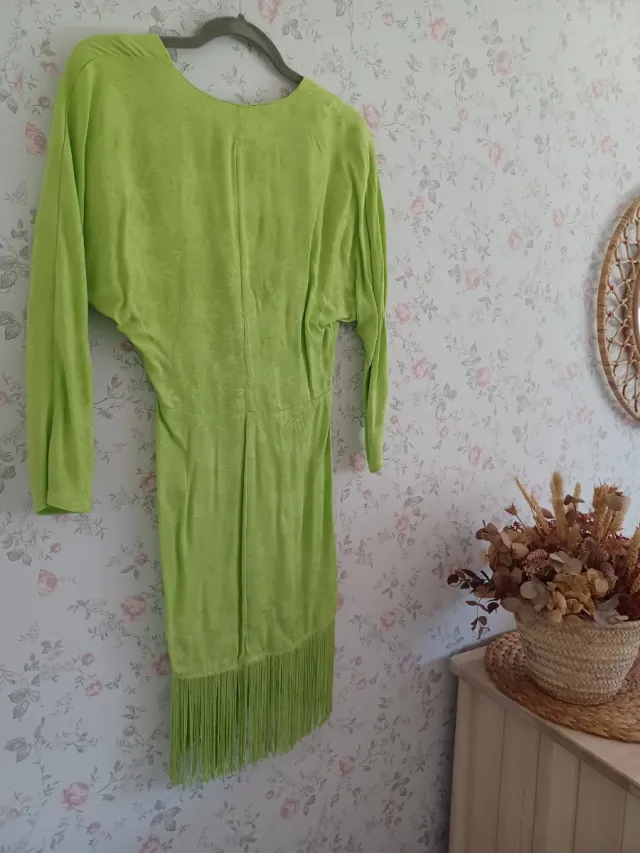 Vestido verde con flecos