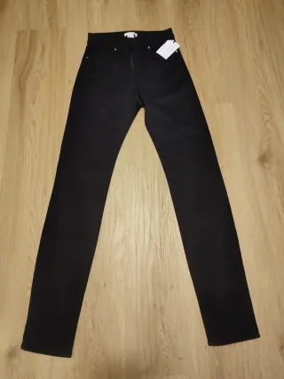 Pantalón denim elástico negro