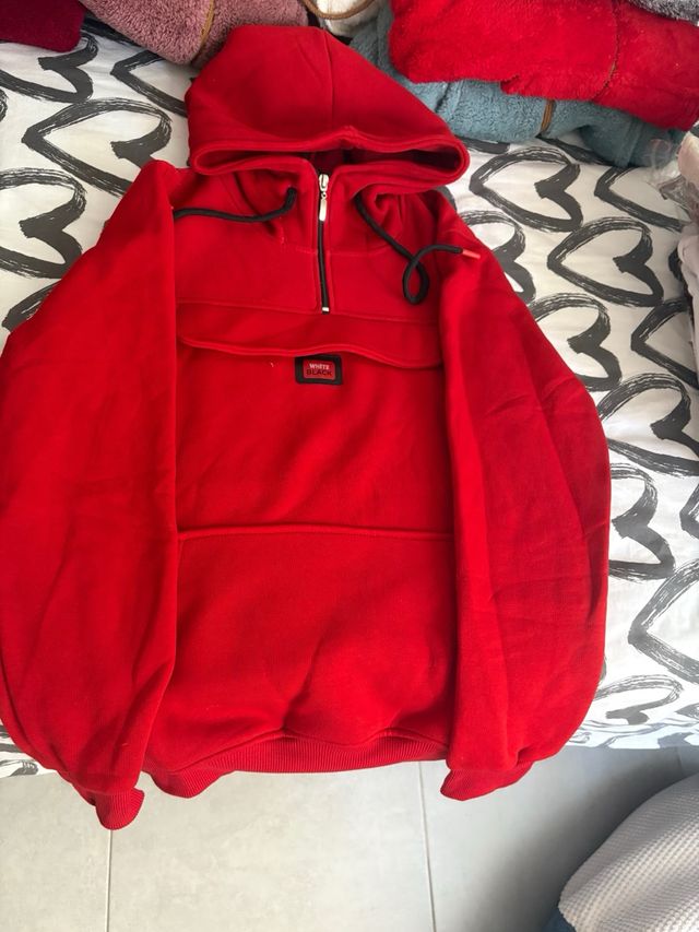 Jersey gris con cremallera, y rojo l