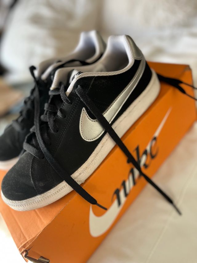 Nike Court Royale negras y plateadas