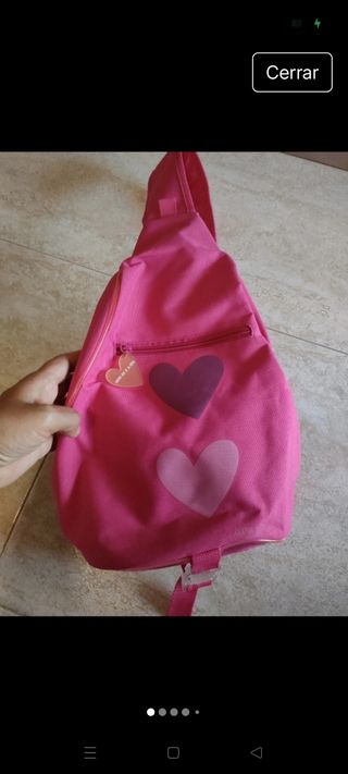Mochila rosa con corazones