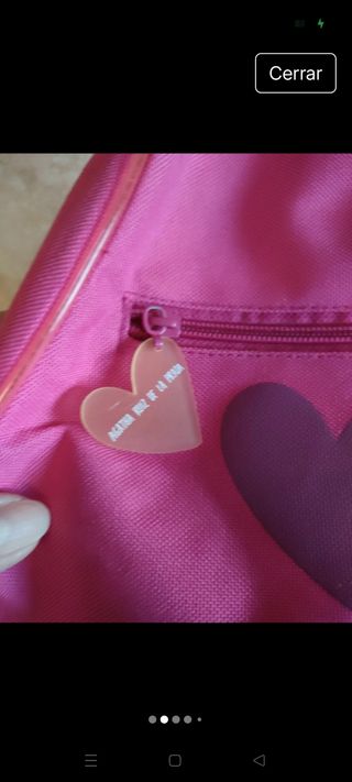 Mochila rosa con corazones