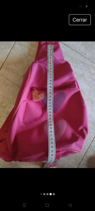 Mochila rosa con corazones