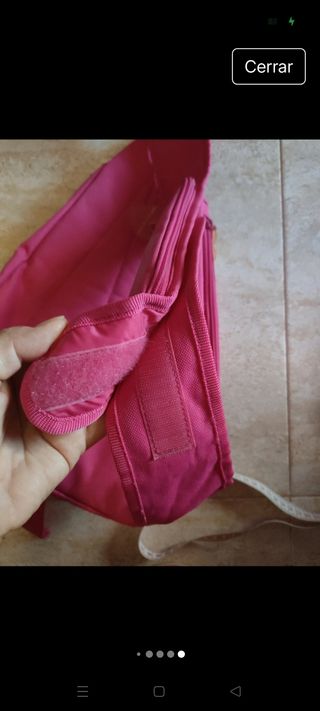 Mochila rosa con corazones