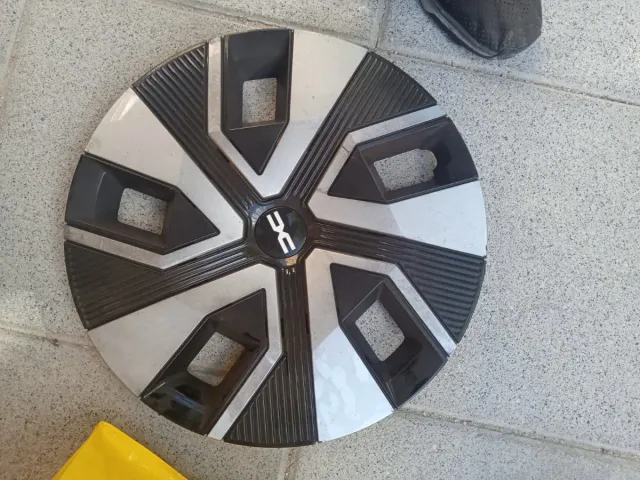 Tapacubos Dacia Sandero 16 (1 unidad)