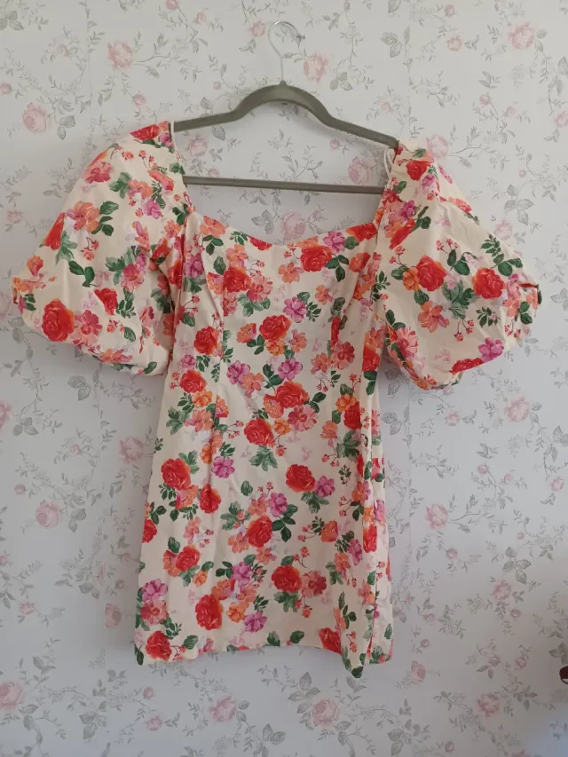 Vestido floral manga abullonada