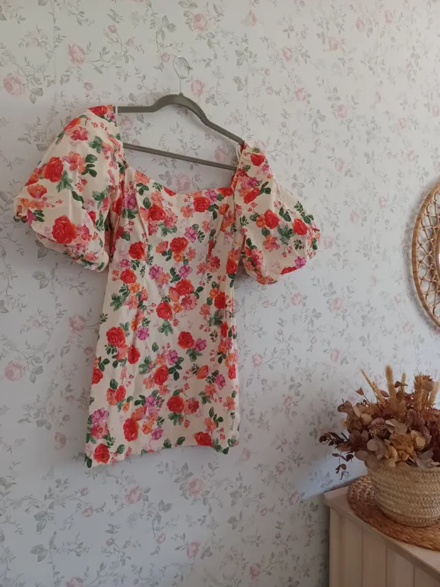 Vestido floral manga abullonada