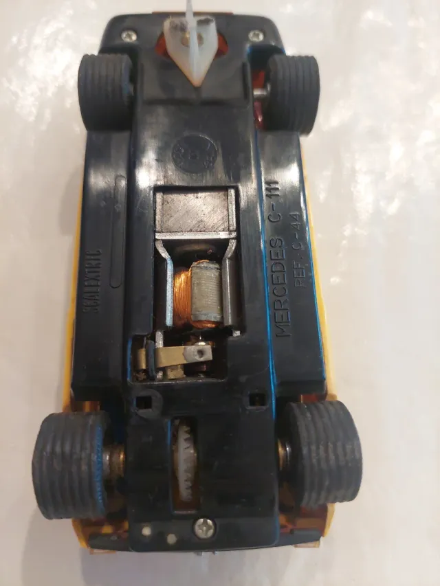 Coche Scalextric Amarillo Clásico