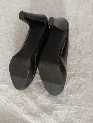Zapatos de salón charol H&M negros
