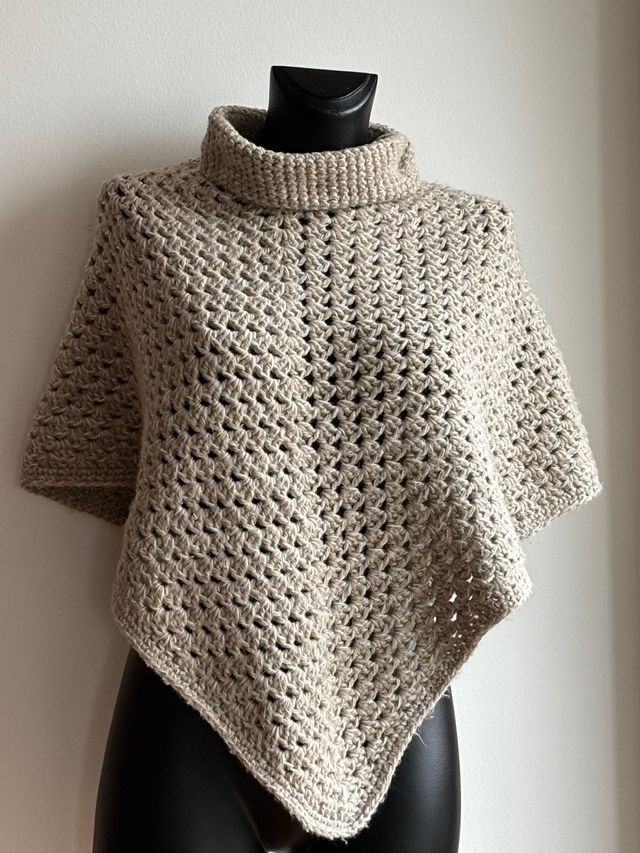 Poncho Lana Beige Fatto a Mano