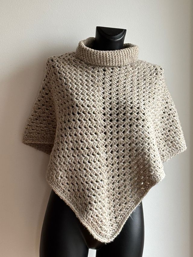 Poncho Lana Beige Fatto a Mano