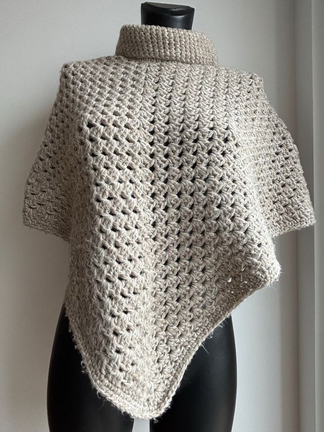 Poncho Lana Beige Fatto a Mano