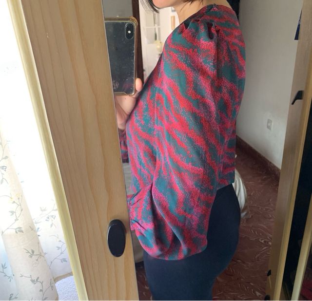 Camisa mangas abullonadas como nueva