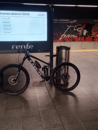 Trek Remedy 8 2024 Exclusiva Brillos