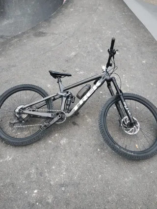 Trek Remedy 8 2024 Exclusiva Brillos