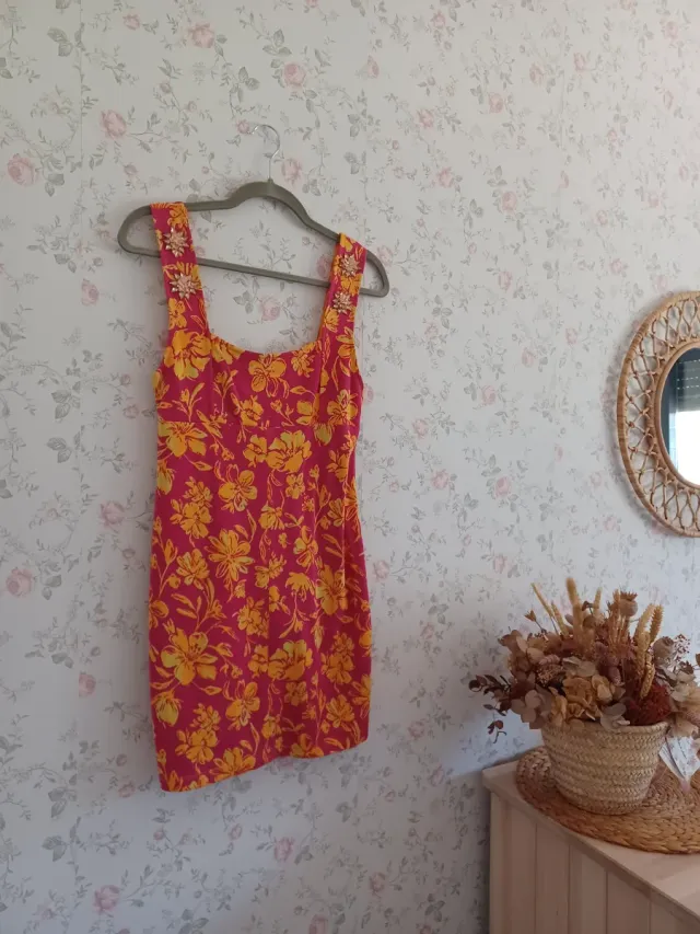 Vestido floral rosa y amarillo