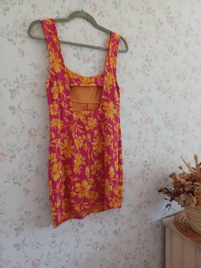 Vestido floral rosa y amarillo