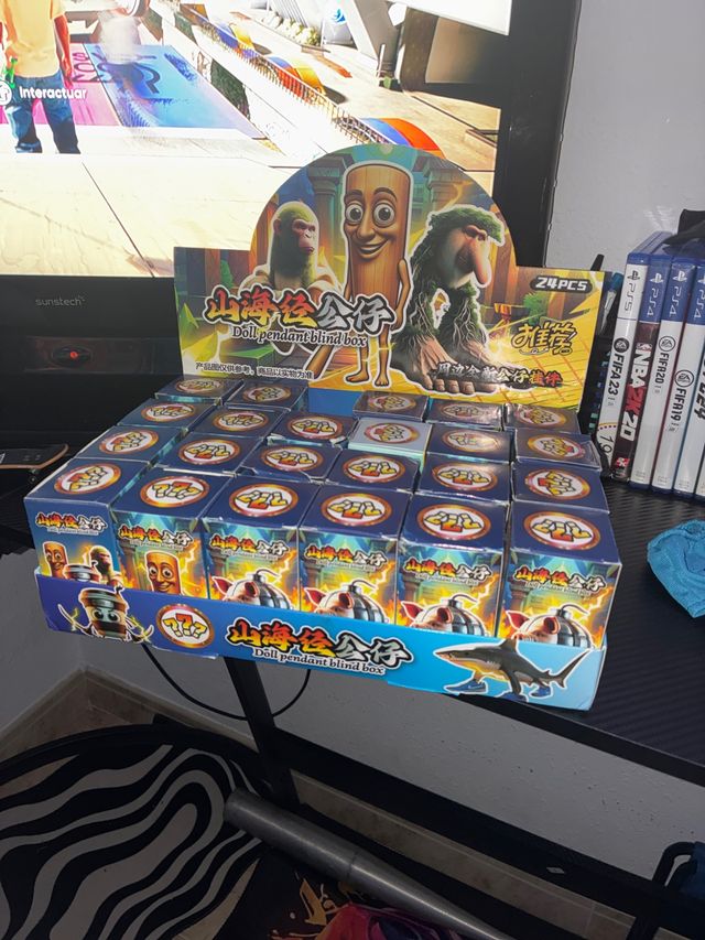 Caja de 24 figuras colgantes Doll pendant