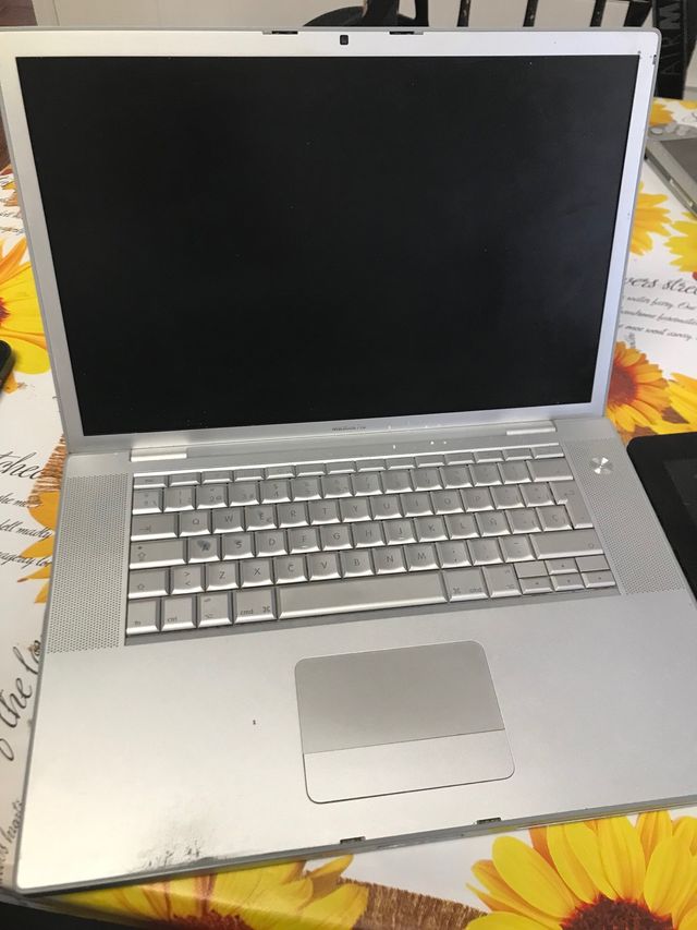 Lote de iPads e MacBooks Pro da Apple para peças