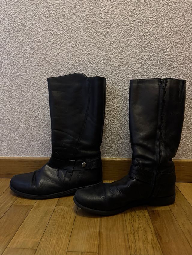 Botas de piel negras altas