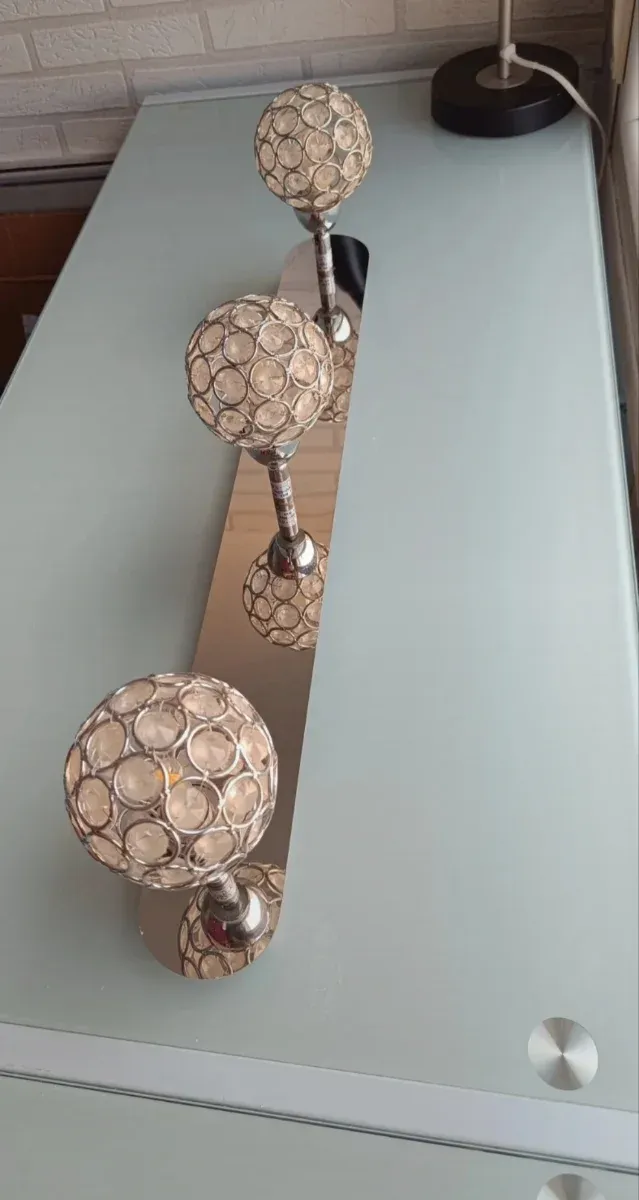 Lámpara con esferas de cristal