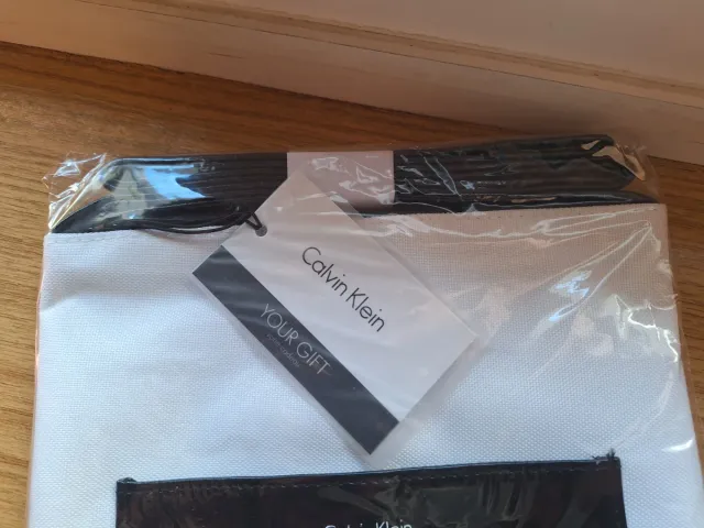 Bolsa Calvin Klein Negra y Blanca