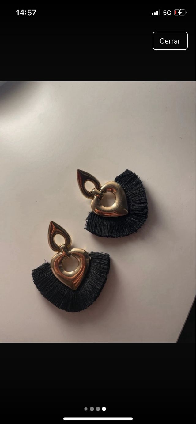 Orecchini dorati con frange nere