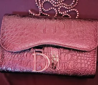 Bolso de mano con cadena