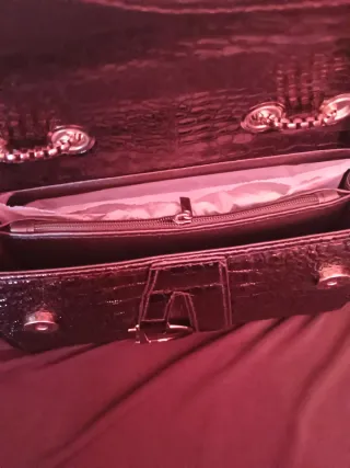 Bolso de mano con cadena