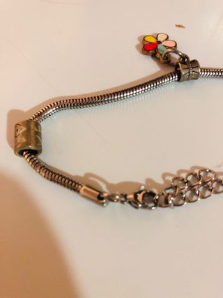 Pulsera eslabones con charm flor multicolor