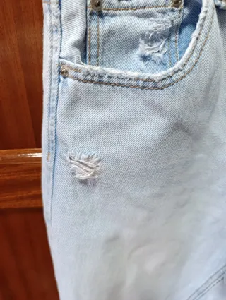 Pantalón vaquero Stradivarius mujer desgarrado