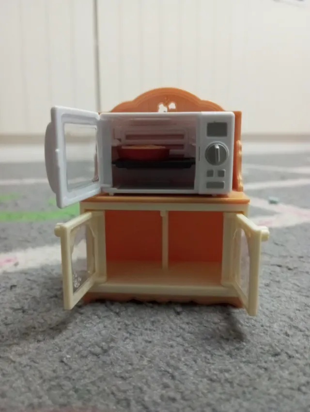Microonde e mobiletto Sylvanian Families