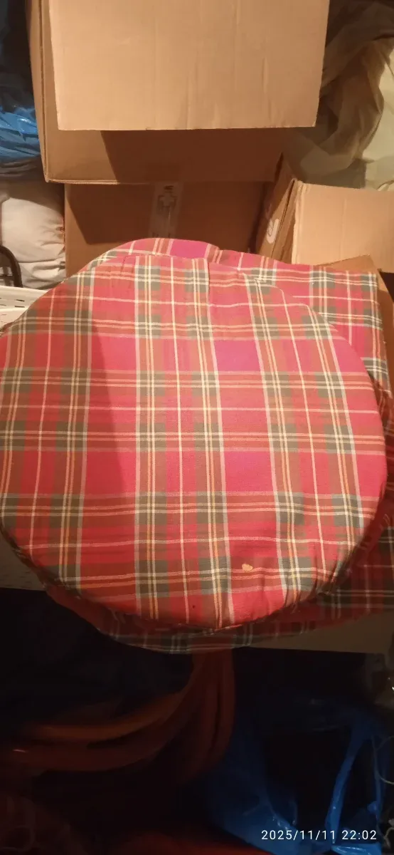 Cuscini rotondi e quadrati fantasia scozzese