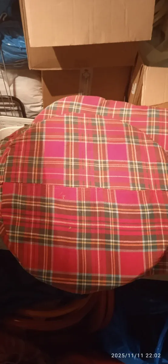 Cuscini rotondi e quadrati fantasia scozzese