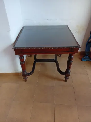 Mesa madera tallada cristal