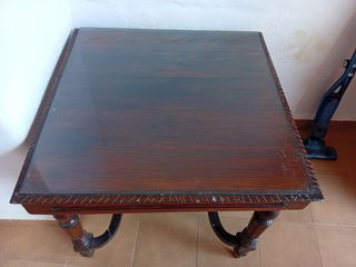 Mesa madera tallada cristal