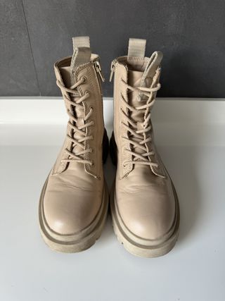Botas de cordones beige de Zara. Talla 36