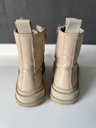 Botas de cordones beige de Zara. Talla 36