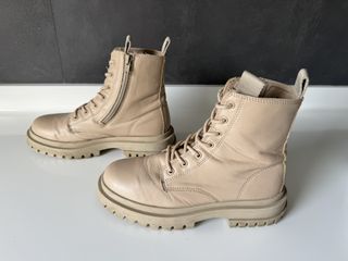 Botas de cordones beige de Zara. Talla 36
